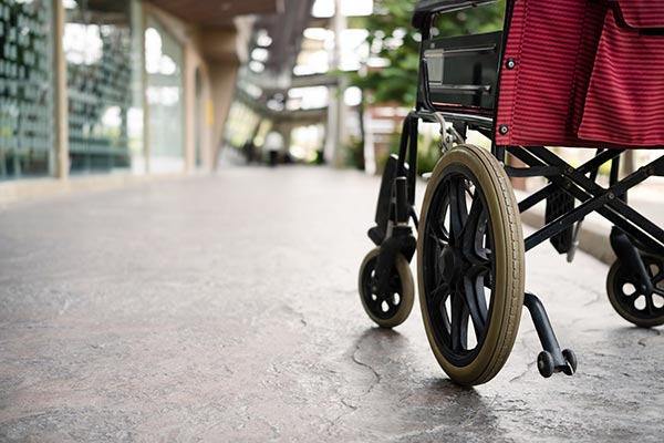 Zdjęcie przedstawiające wózek inwalidzki